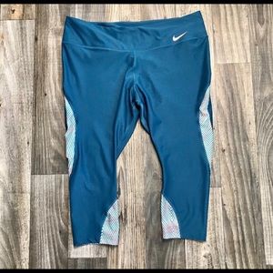 Nike Dri-Fit Capri Leggings -2X